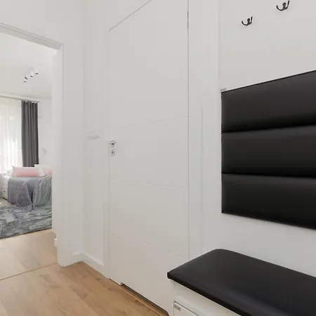 Apartment Zoliborz Artystyczny With Terrace & Parking By Renters Warsaw